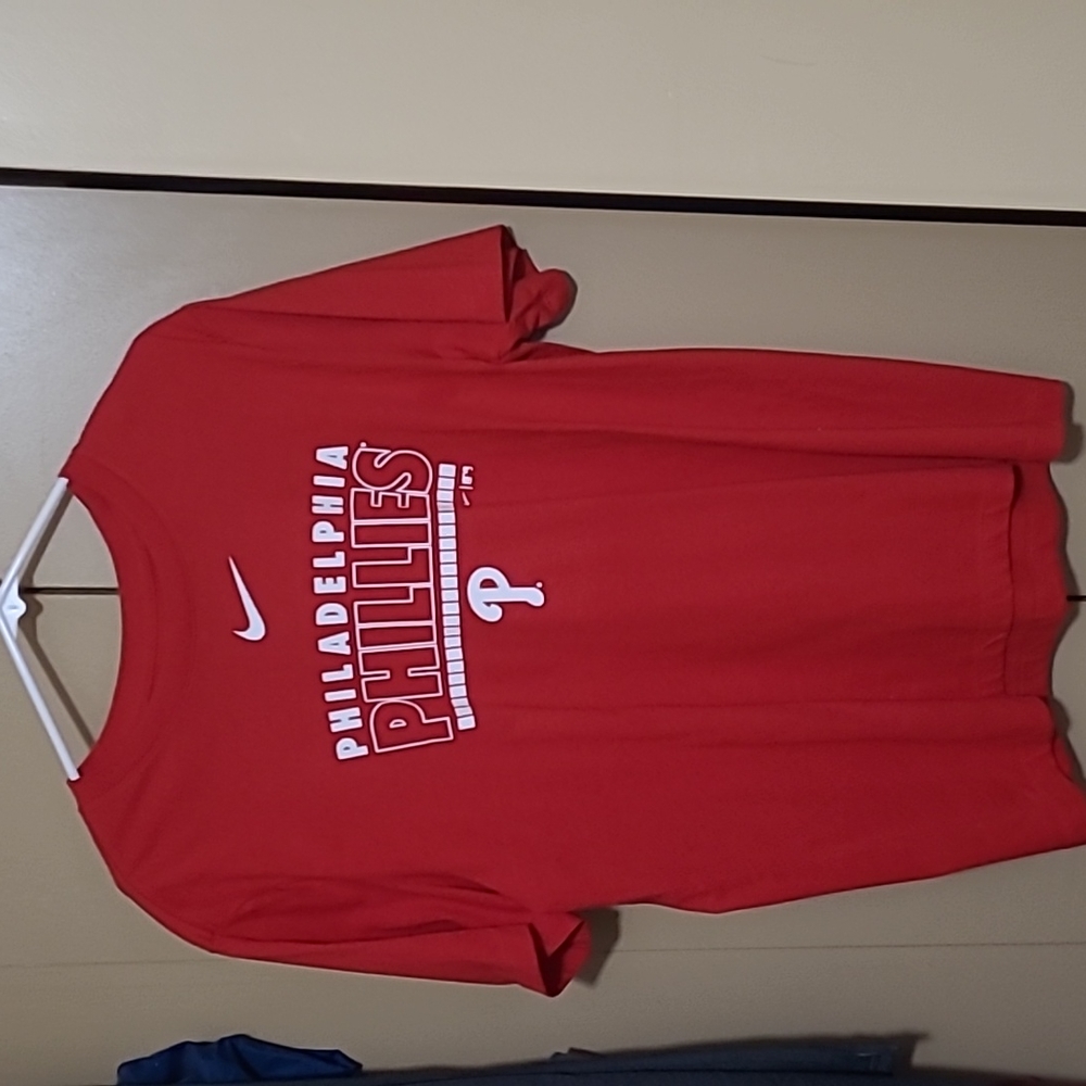 Philadelphia Phillies Nike Men's Tee.  Size: Medium.